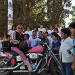 A la sortie d'une école sur un voyage moto Harley en Argentine et Chili