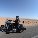 Dans le désert sur un voyage moto Harley au Maroc