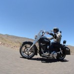 Dans le désert sur un voyage moto Harley au Maroc