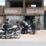 Station de gonflage au Pérou lors d'un voyage moto Harley