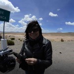 Pause à la Laguna de Pampa Blanca lors d'un voyage moto Harley au Pérou