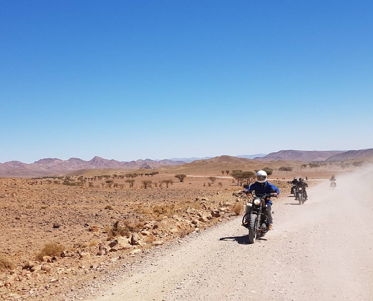 voyage à moto scrambler au Maroc